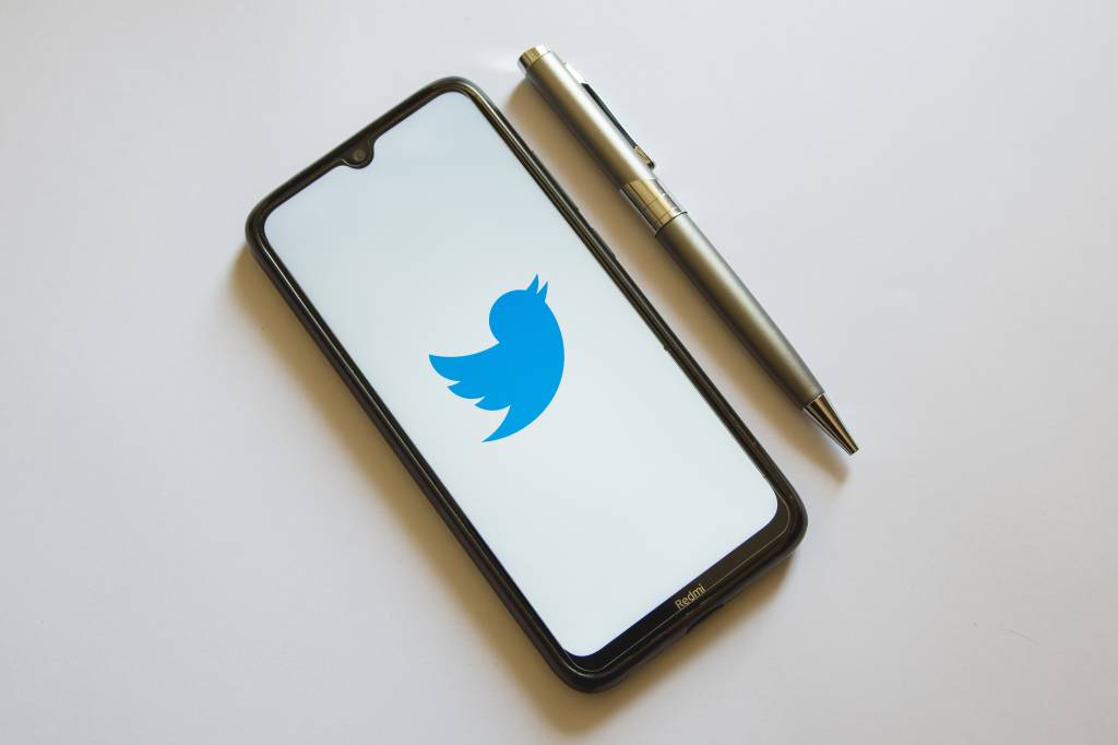 Estudo aponta que jornalistas mulheres recebem mais ataques no Twitter