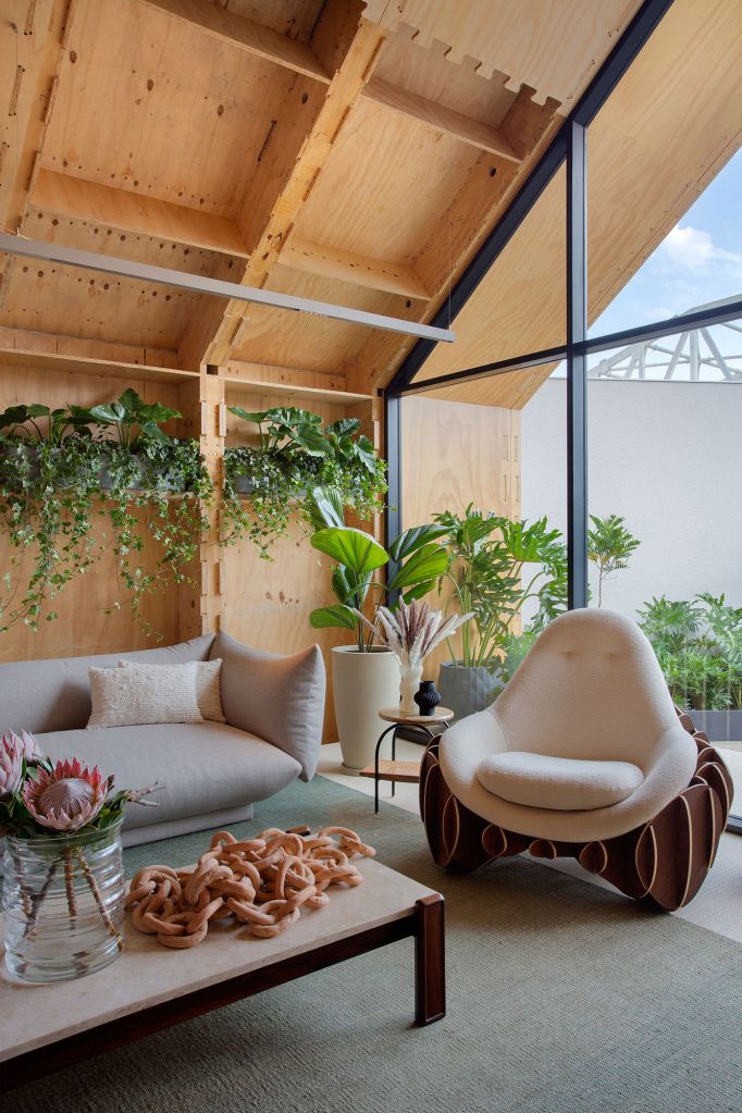 foto 4 – Casa LG ThinQ, por Estudio Guto Requena- CASACOR SP 2021 cuidados com as plantas