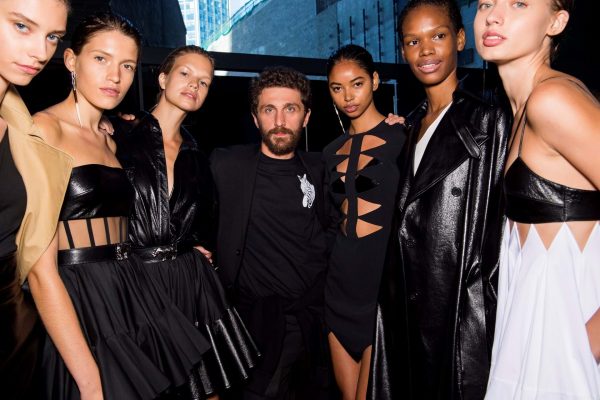 Quem é David Koma, o estilista que conquistou os tapetes vermelhos