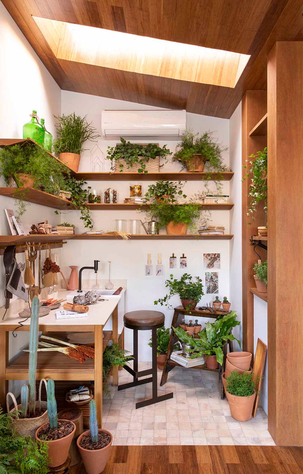 Horta vertical: a solução ideal para cultivar plantas espaços compactos