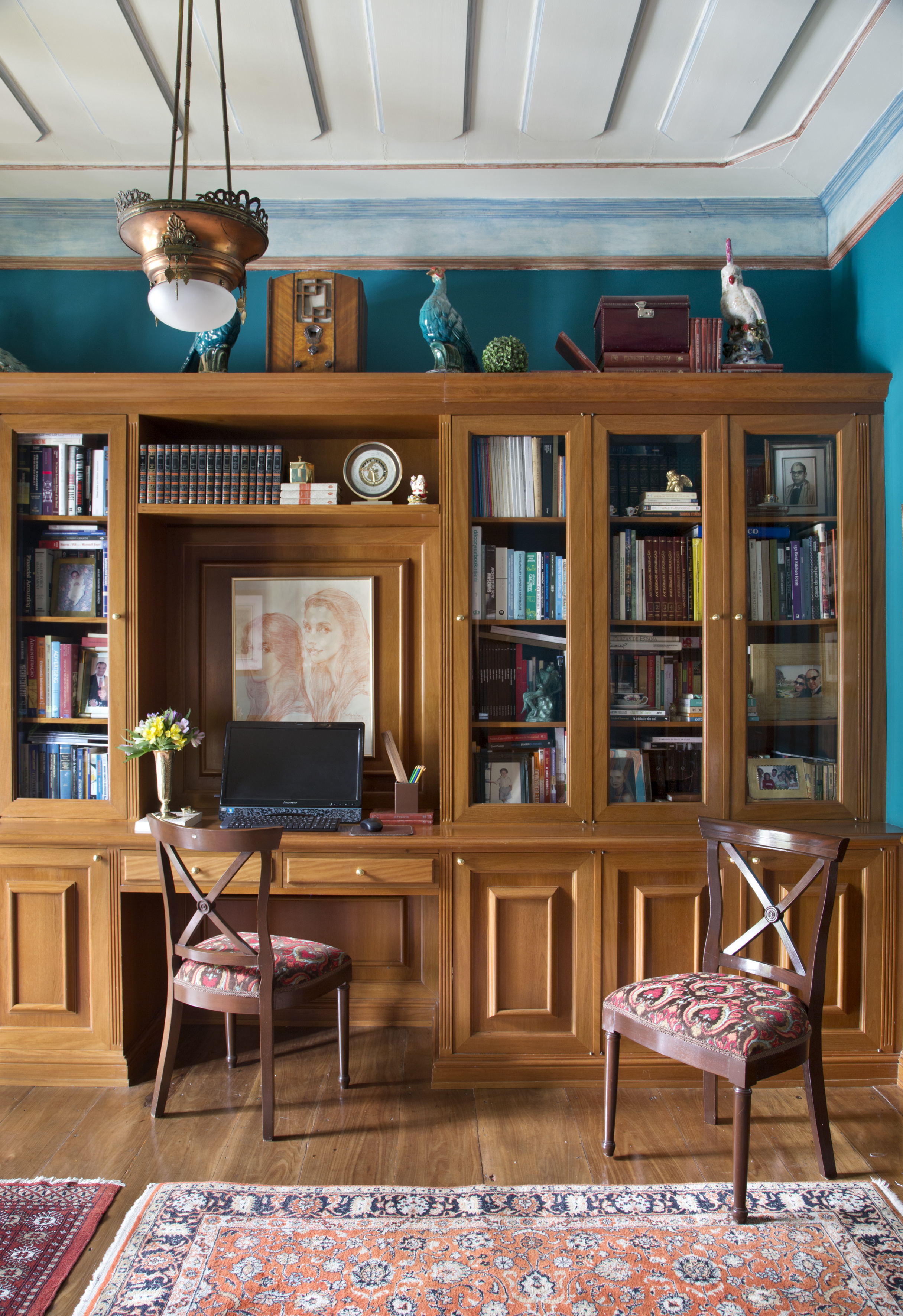 casa com m&oacute;veis cl&aacute;ssicos