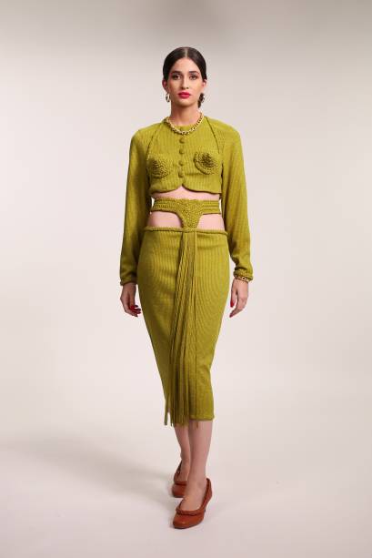 Conjunto que faz referência aos peitos e pelvis Conjunto que faz referência aos peitos e pelvis