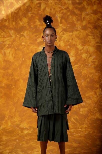 A folha de bananeira que envolve o caruru veio na textura de peças verdes. A folha de bananeira que envolve o caruru veio na textura de peças verdes.