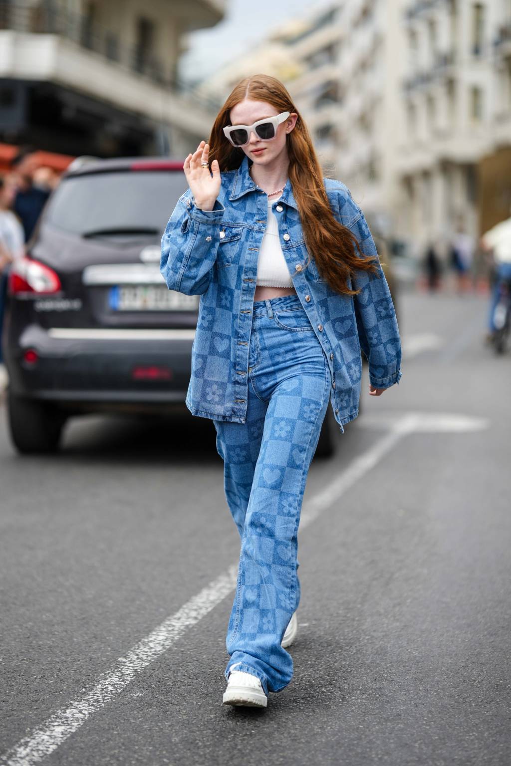 Street Style – The 75th Annual Cannes Film Festival jeans estampado