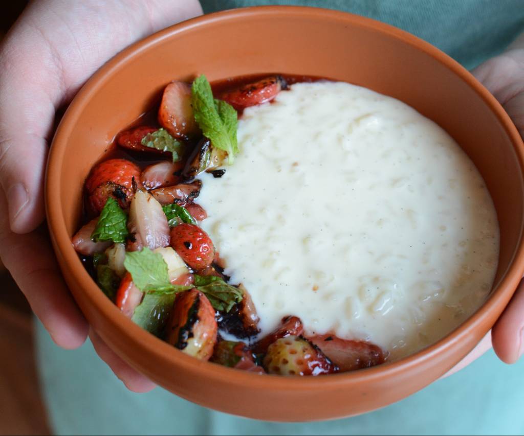 Receita de arroz doce de baunilha com morangos