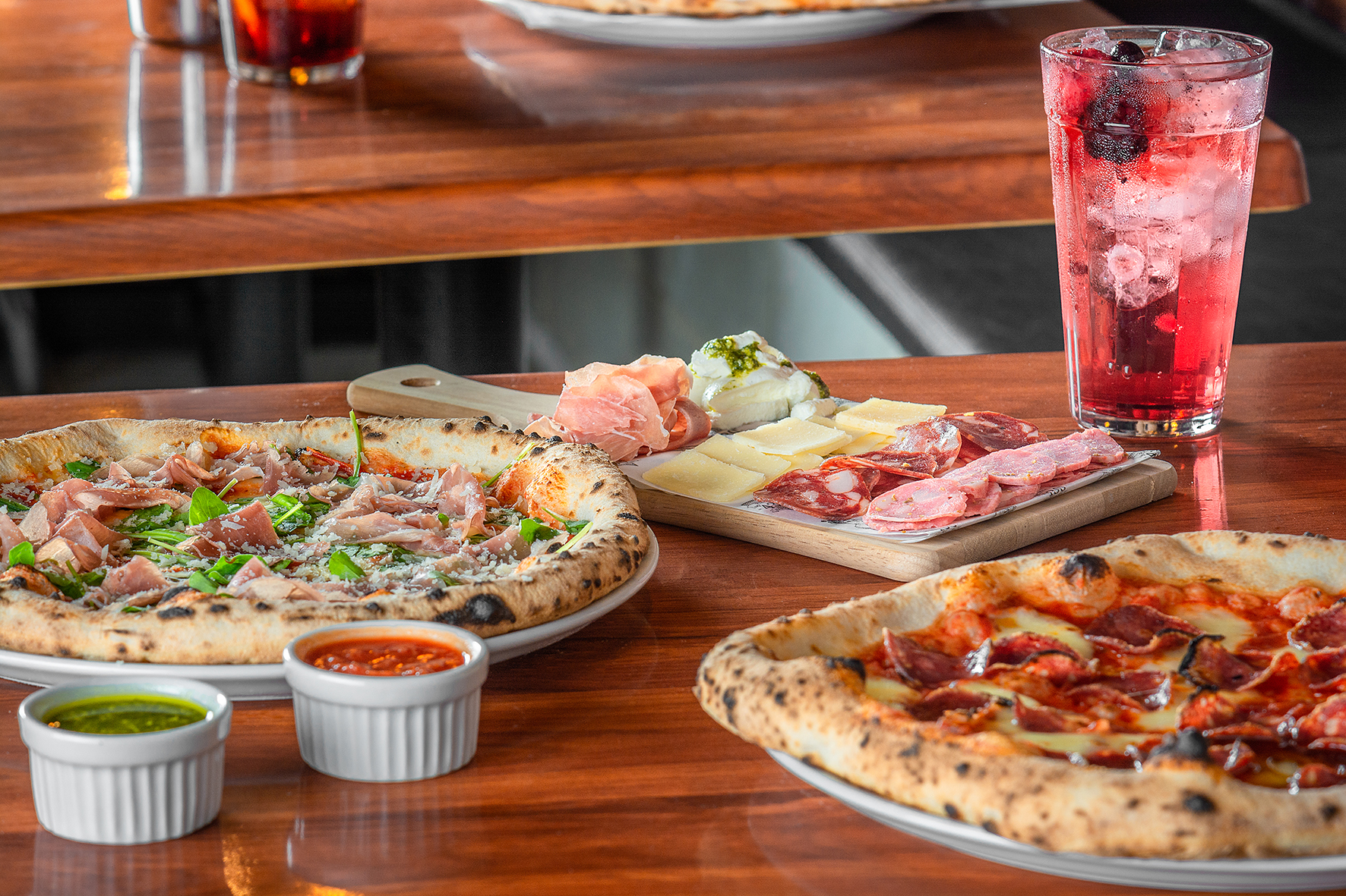 As pizzas de parma e calabresa est&atilde;o entre as op&ccedil;&otilde;es do card&aacute;pio da Gradi Pizzaria Napoletana