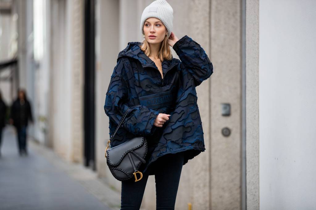 8 inspirações para usar e abusar da jaqueta corta vento