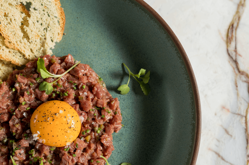 Steak Tartare, receita da chef Gizely Rocha, do restaurante Seen São Paulo