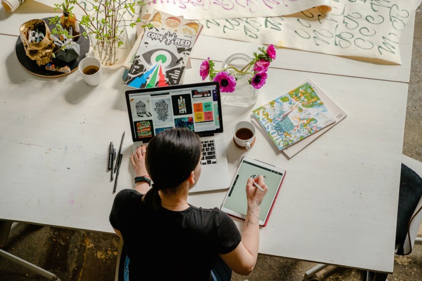 A prática de feng shui ajuda a criar um ambiente de trabalho mais agradável.