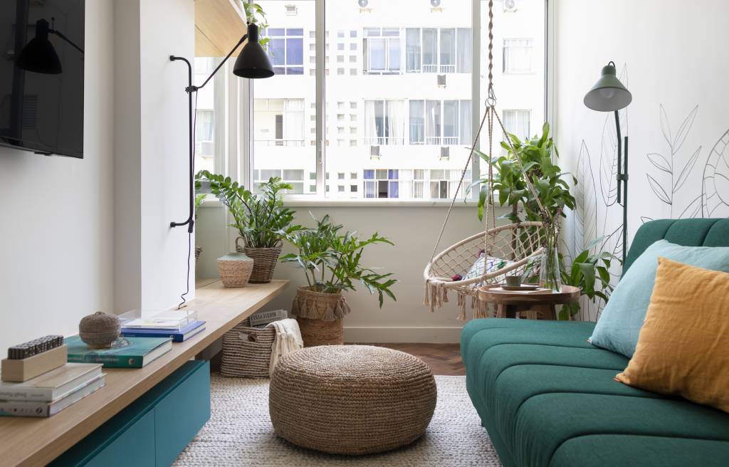 Apartamento de 55 m² com decoração boho e cheio de boas ideias