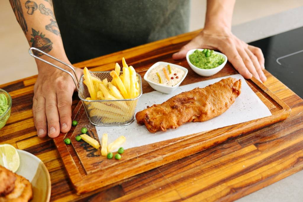 Receita de Fish and Chips: aprenda a fazer este clássico britânico