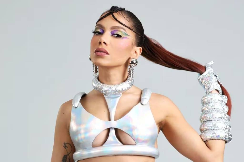 Anitta poderosa: por trás dos looks de Carnaval da cantora