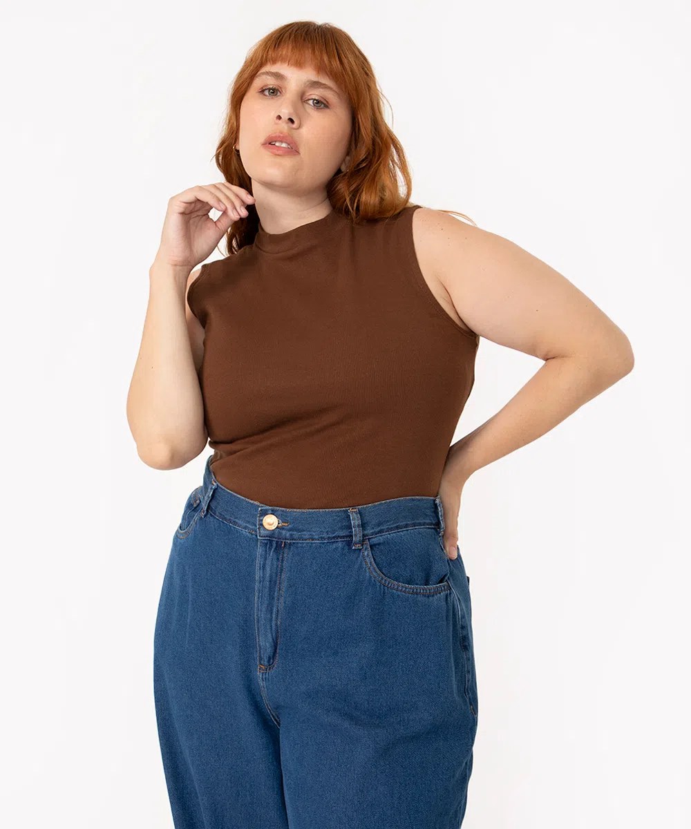 regata marrom plus size