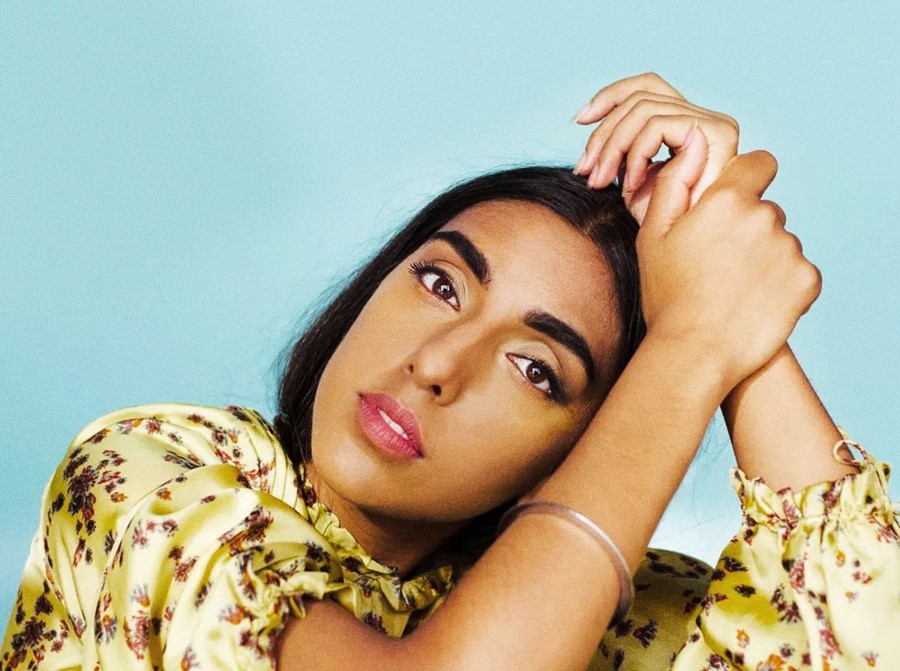 Rupi Kaur faz apresentação única no Brasil