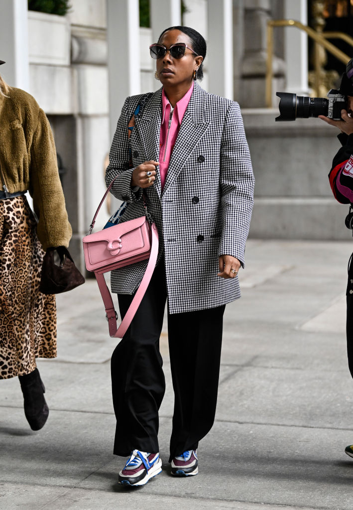 Street Style – February 2023 – New York Fashion Week street style new york fashion week - alfaiataria casual
