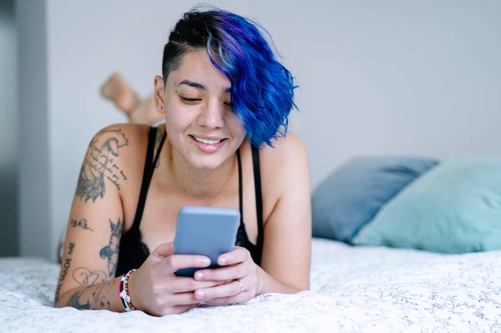 Descubra como cada signo do zodíaco tira nudes