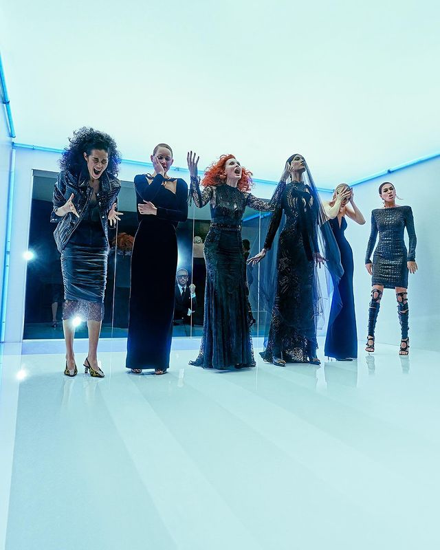 Caroline Trentini, Amber Valletta, Joan Smalls, Karlie Kloss e Karen Elson na &uacute;ltima cole&ccedil;&atilde;o de Tom Ford.