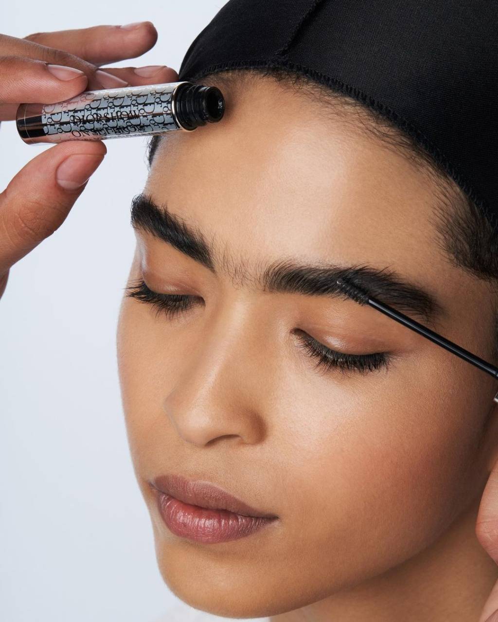 348706623_264780389414142_3965735920066112010_n As sobrancelhas à la Frida Kahlo do Cruise da Dior 2024