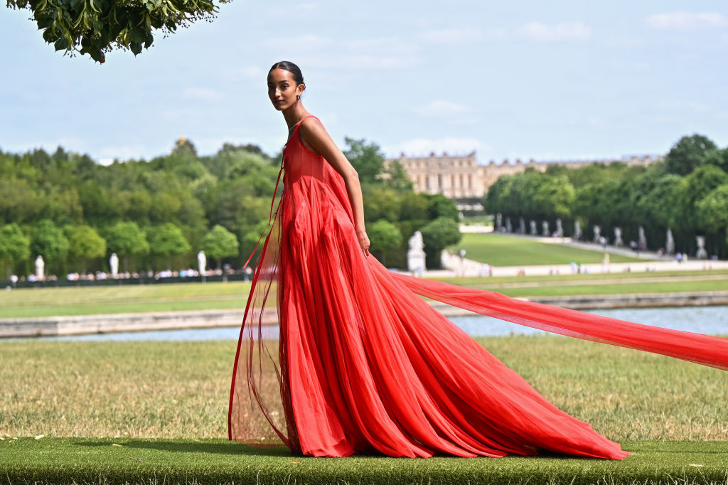 A Jacquemus apresentou a coleção de primavera/verão 2024, intitulada "Le Chouchou"