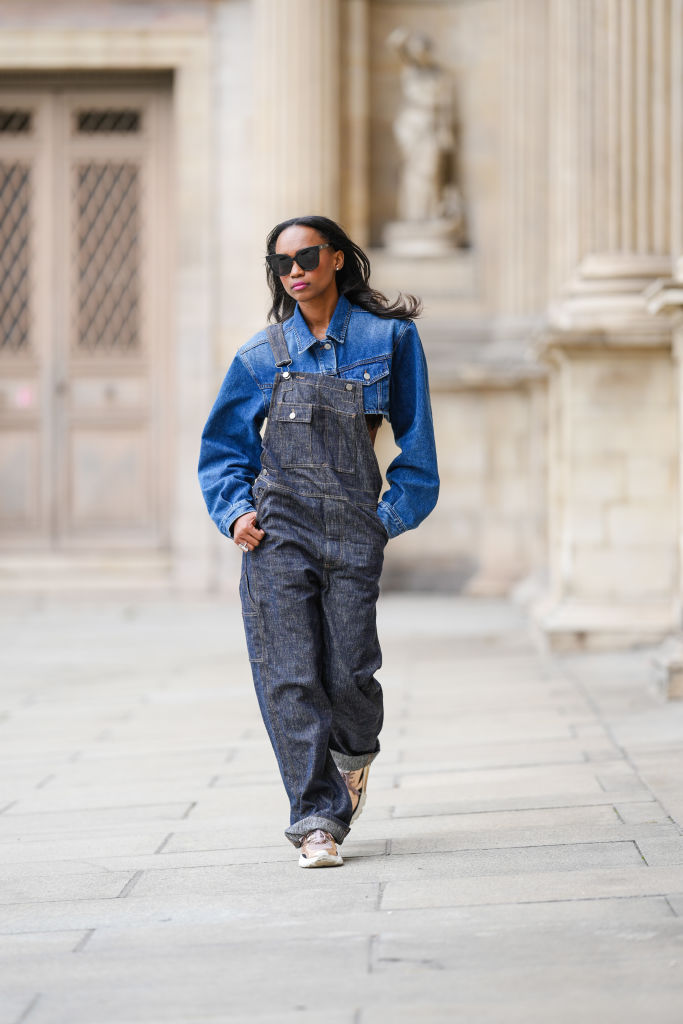 Fashion Photo Session In Paris – October 2022 Inspirações de como usar jardineira
