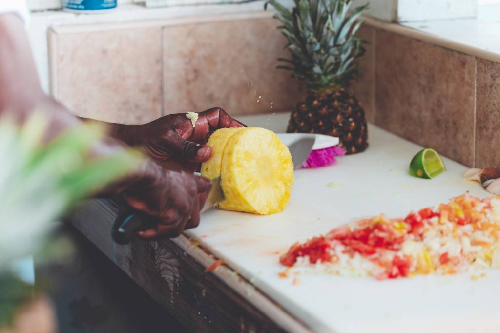 cafédamanhã-seleção-brasileira-copa-feminina Frutas são algumas das opções que não podem falta de jeito nenhum em sua alimentação. Além de promover hidratação e diversos outros benefícios, as frutas deixam o seu café da manhã ainda mais refrescante