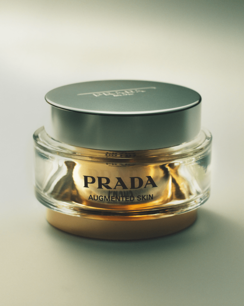 Prada lança linha de maquiagem e skincare