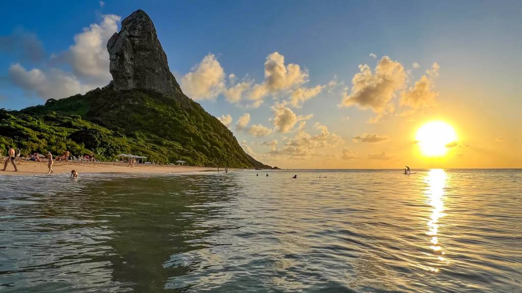 Praia da Conceição em Fernando de Noronha.