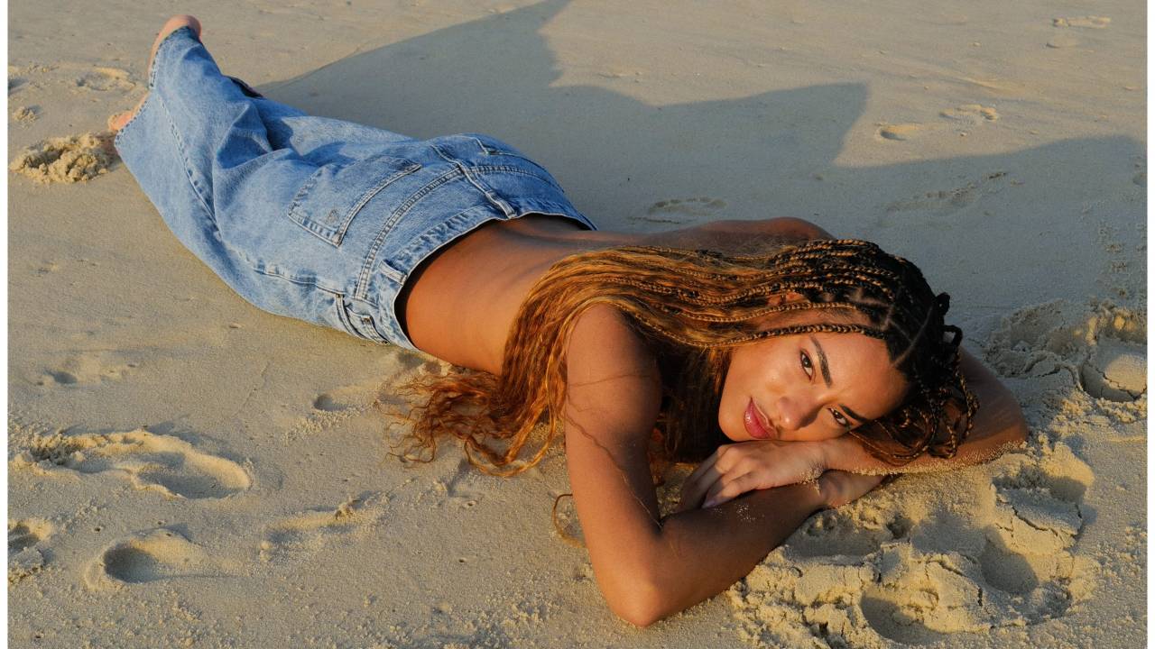 Yara Charry na praia