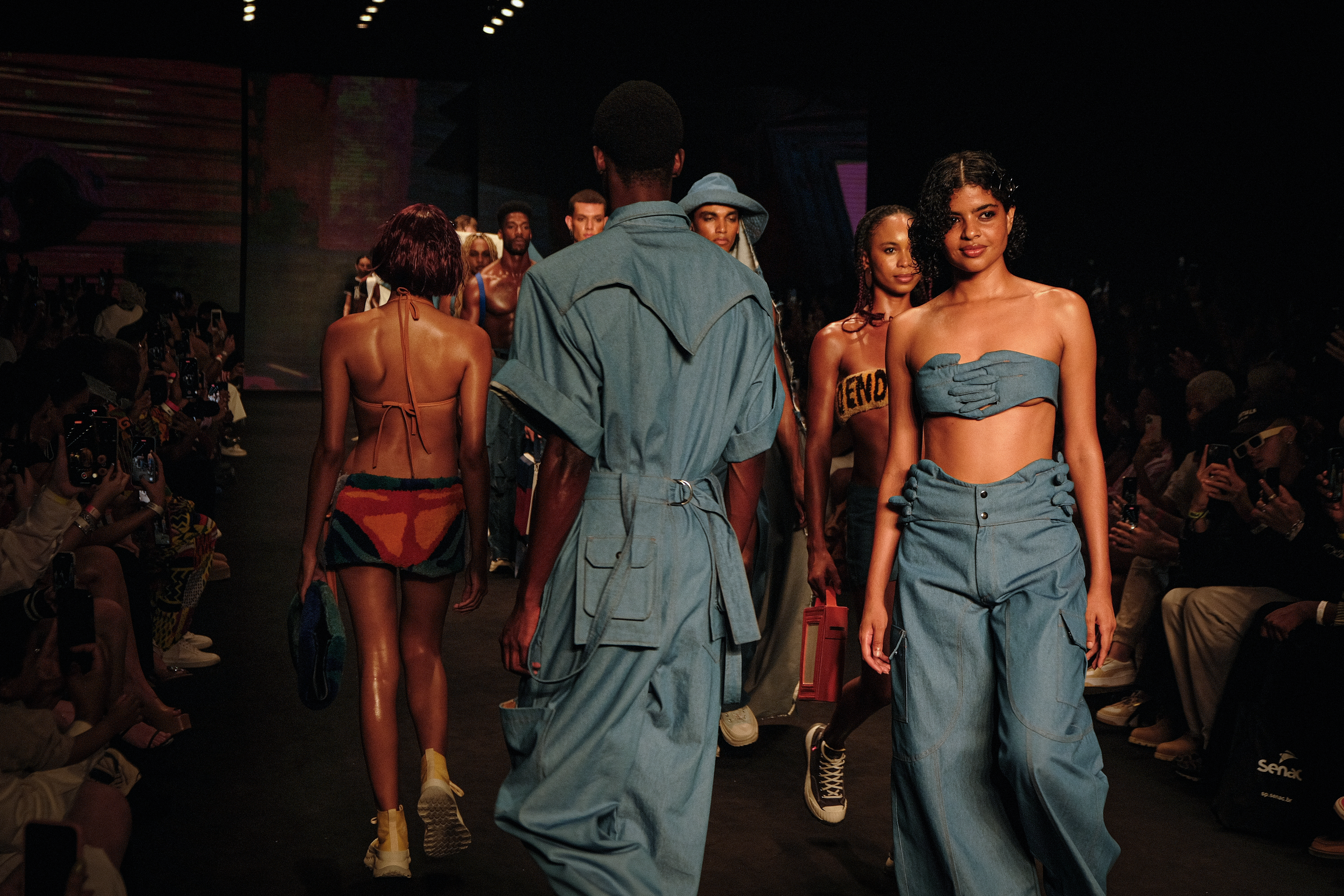 Estilistas da Dendezeiro falam sobre a valoriza&ccedil;&atilde;o da brasilidade na SPFW