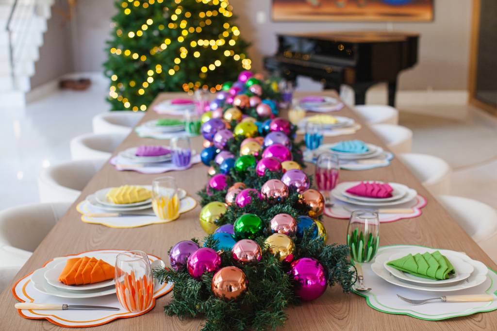 Mesa posta de Natal colorida Mesa posta de Natal colorida