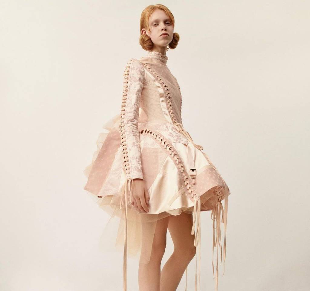 jean-paul-gautier-semana-de-alta-costura Peça apresentada na semana de alta-costura por Simone Rocha para Jean Paul Gaultier