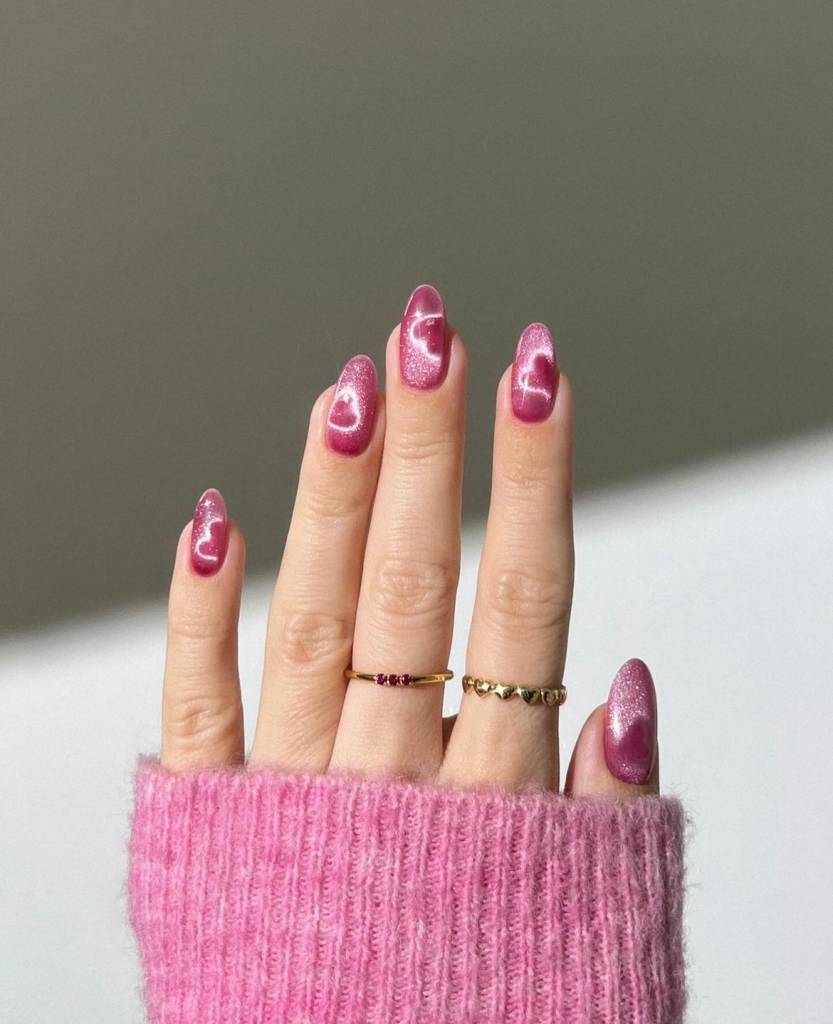 nail-art-com-brilho-carnaval-6 As unhas brilhantes também podem ser feitas com imãs