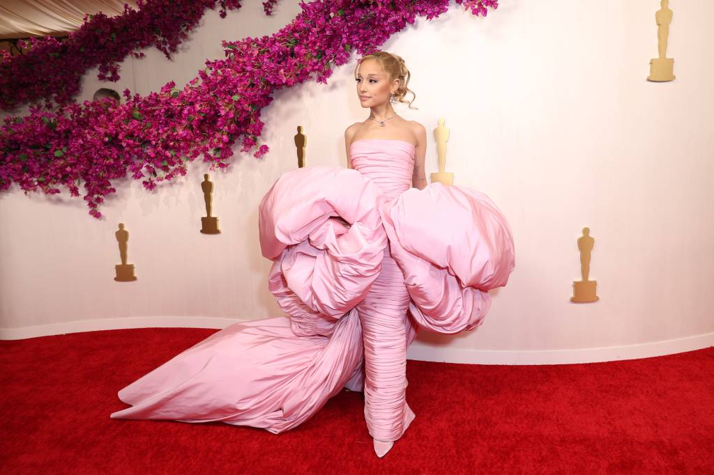 Oscar 2024: vestidos em cor-de-rosa são destaque do tapete vermelho