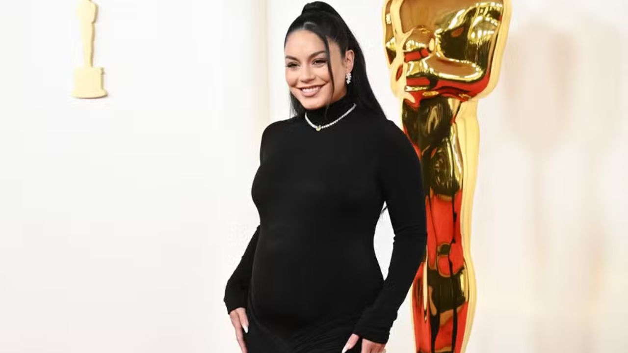 Vanessa Hudgens anuncia gravidez no Oscar 2024.
