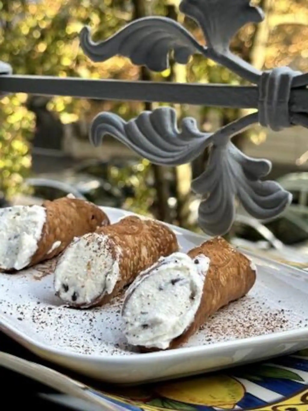 Faça cannoli com um cozinheiro siciliano