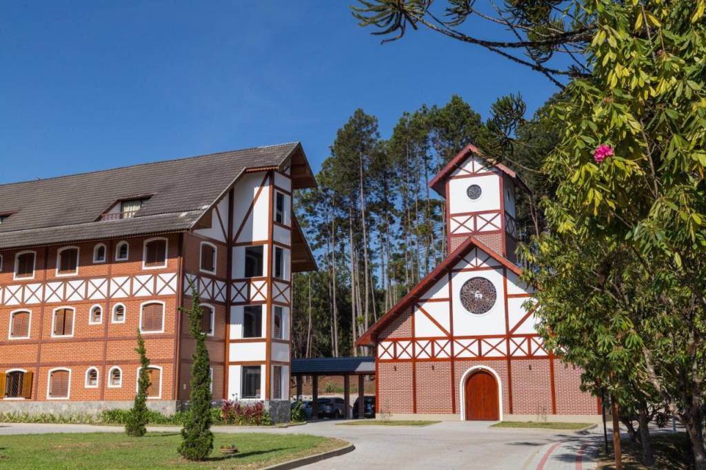 dia-das-maes-hoteis-campos-jordao1 Entrada do Vila Dom Bosco, em Campos do Jordão, no interior de São Paulo