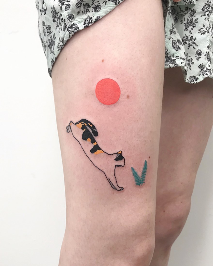 Tatuagem delicada com gatos