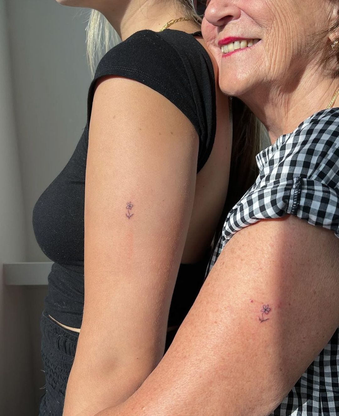 Tatuagem delicada para fazer entre duas pessoas