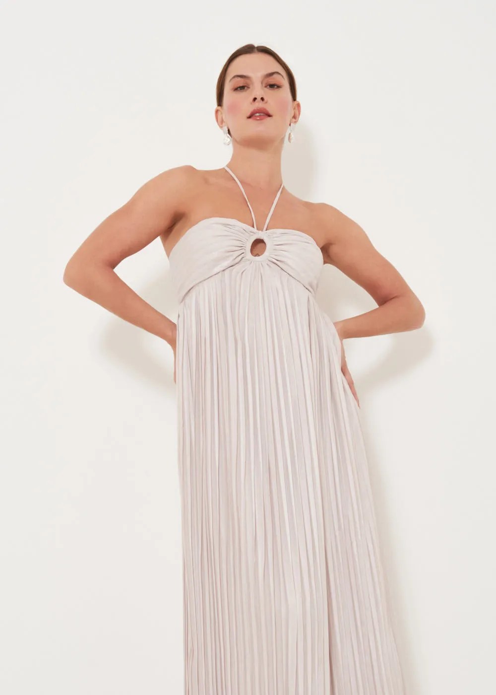 Vestido branco plissado