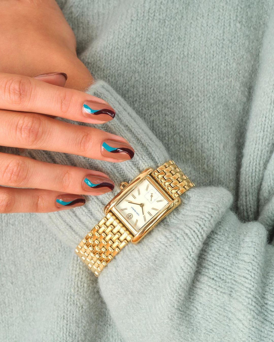 nail art marrom e azul