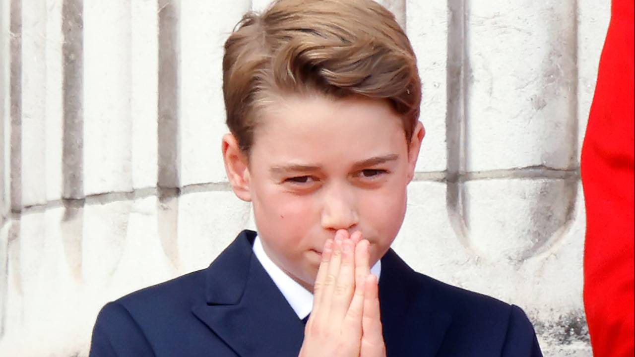 Príncipe George na sacada do Buckingham Palace
