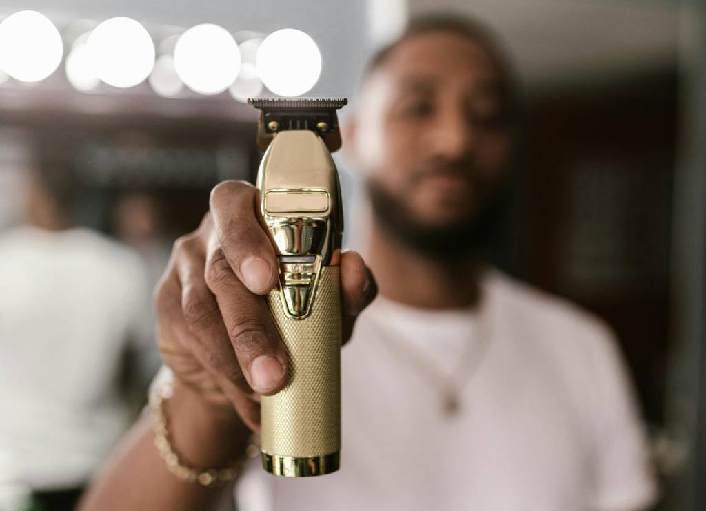 Dia dos Pais: 7 barbeadores elétricos para renovar o visual do pai