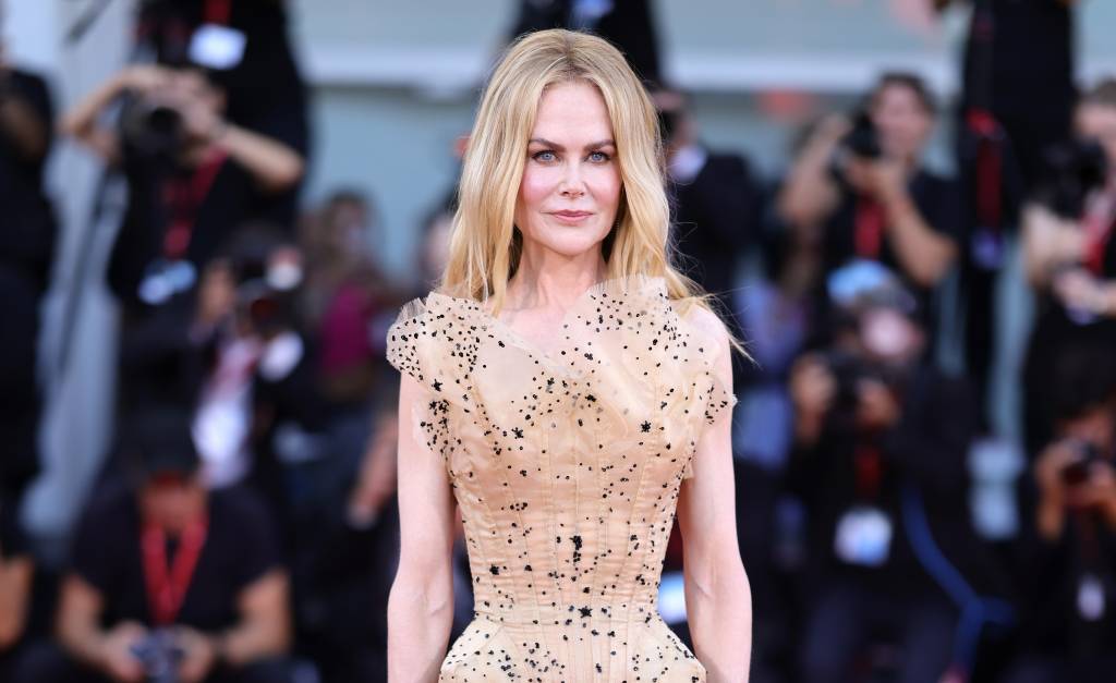 Nicole Kidman rouba a cena em Festival de Veneza com look repleto de pedrarias