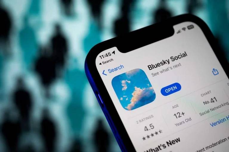 BlueSky: conheça a rede social que bateu recordes após bloqueio do X no Brasil