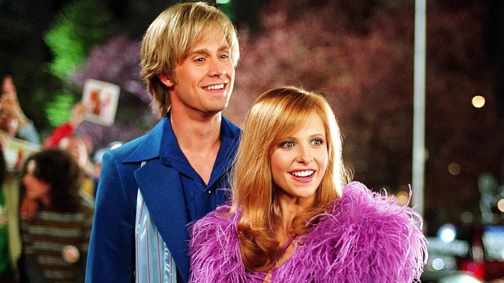 Antes e depois: como estão os atores de Fred e Daphne de “Scooby-Doo” hoje