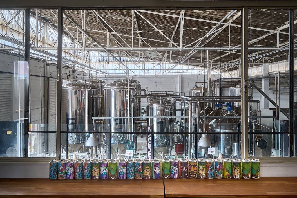 Arquitetura Tarantino – Outubro 2022 – TarantinoPhoto by Paulo Barbuto Diversos sabores de cerveja são testados e produzidos na fábrica da Tarantino Cervejaria, em São Paulo