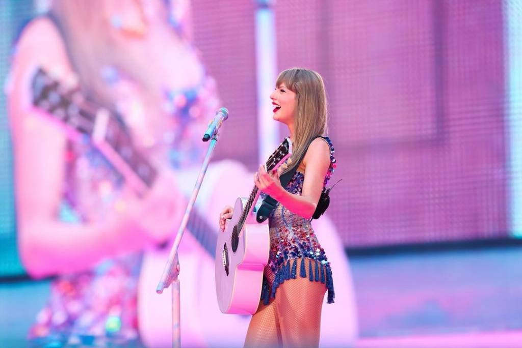 Taylor Swift ultrapassa Rihanna e se torna a artista musical mais rica do mundo