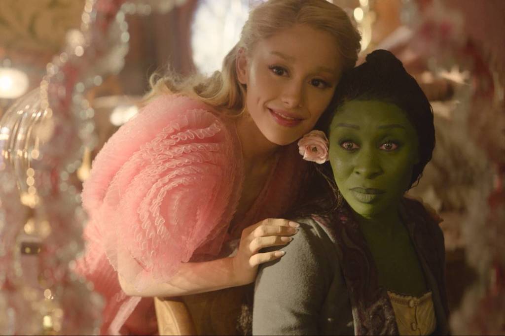 WICKED Estrelando Cynthia Erivono no papel de Elphaba e Ariana Grande, como Glinda, longa chegou aos cinemas brasileiros em 21 de novembro