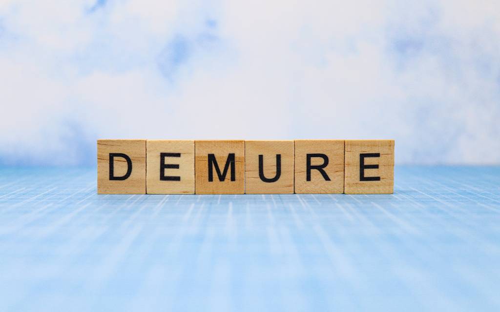 O que significa “Demure”, eleita palavra do ano por dicionário online
