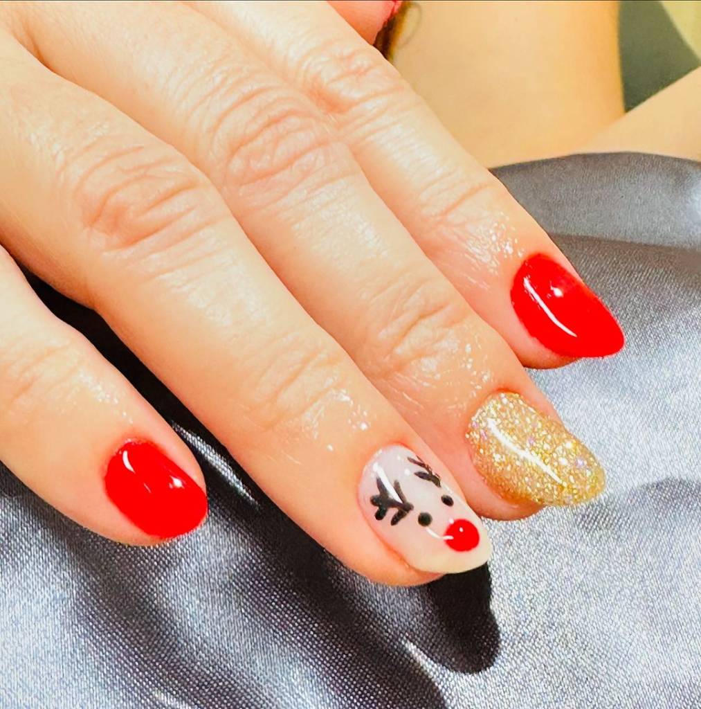 nail-art-unhas-natalinas 5 inspirações de nail arts nada óbvias para apostar neste fim de ano